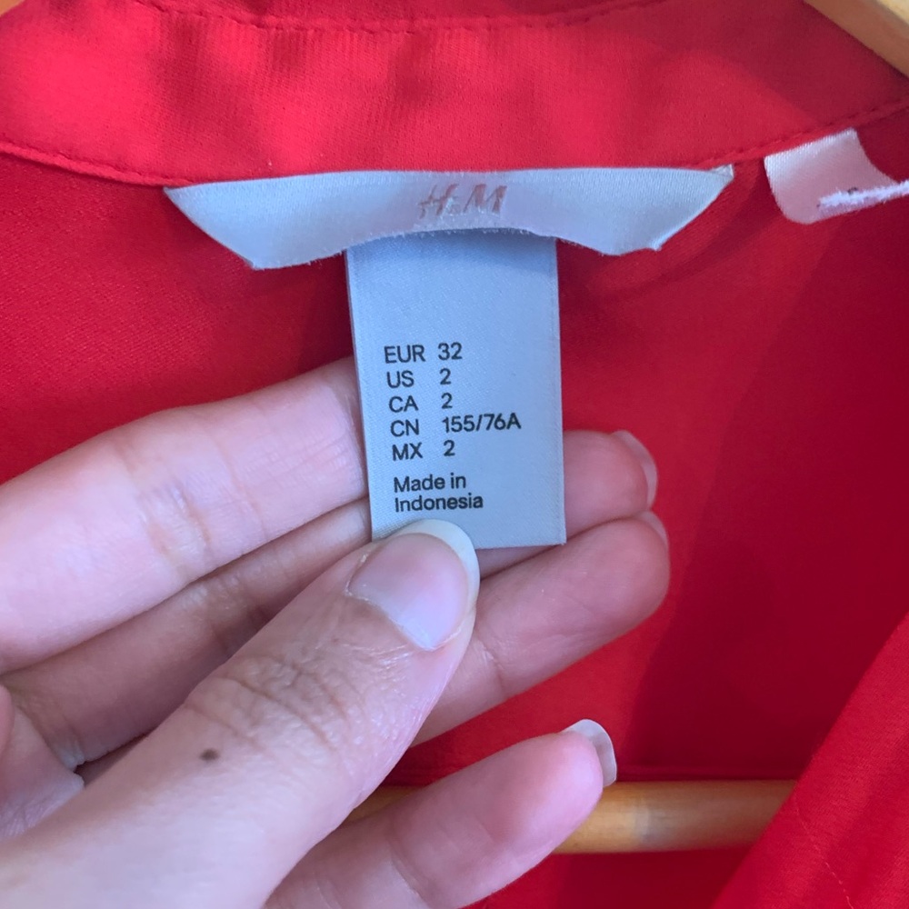 H&M buttoned down top - Picture 4 of 5